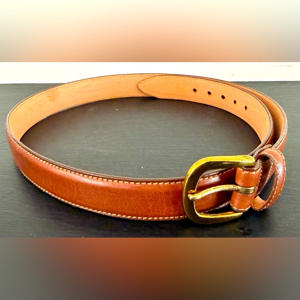 Hartmann Brown Leather Belt w/Brass Buckle. Size 36. Excellent Condition.